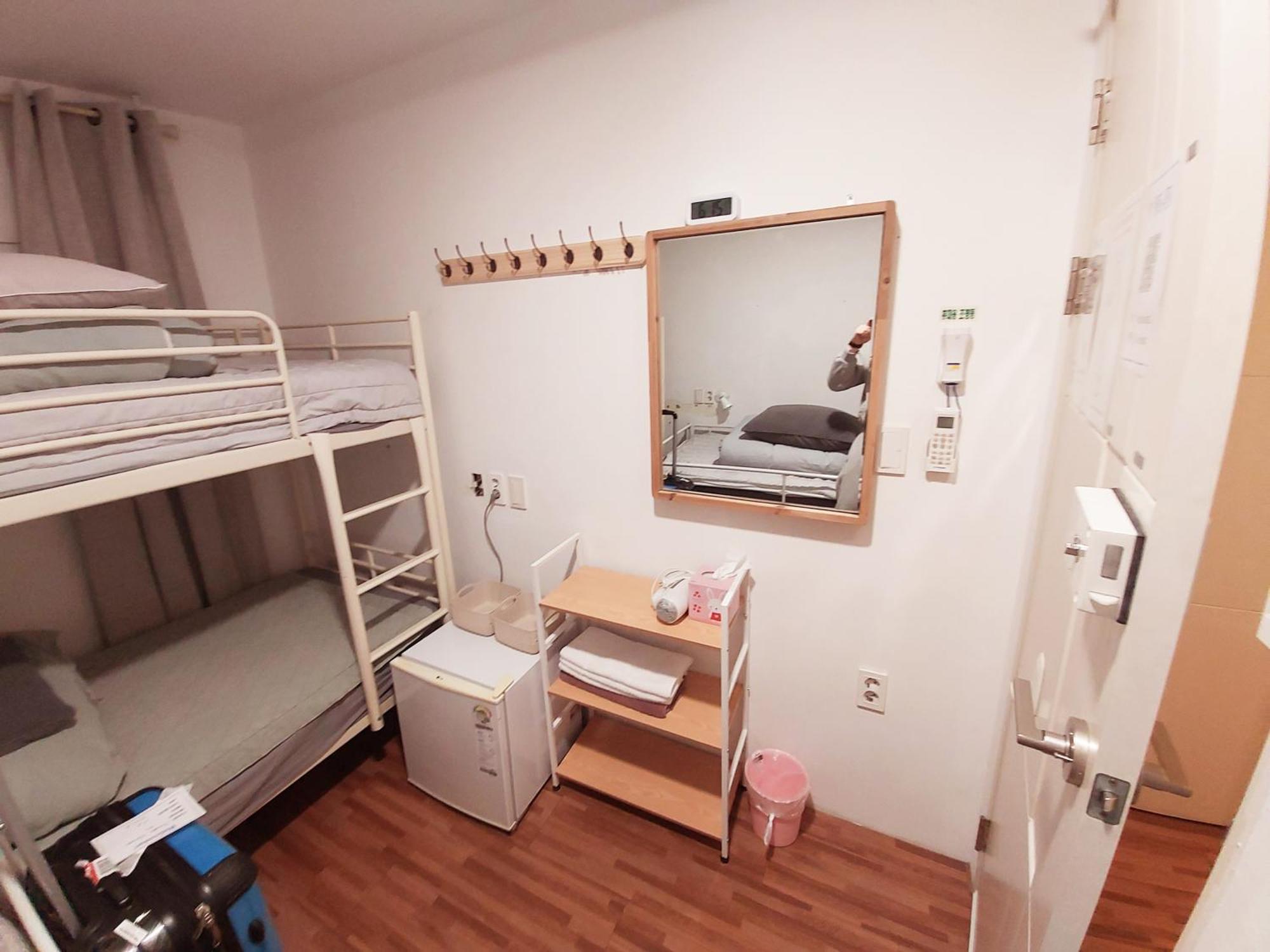Blue Boat Hostel Myeongdong Сеул Екстериор снимка
