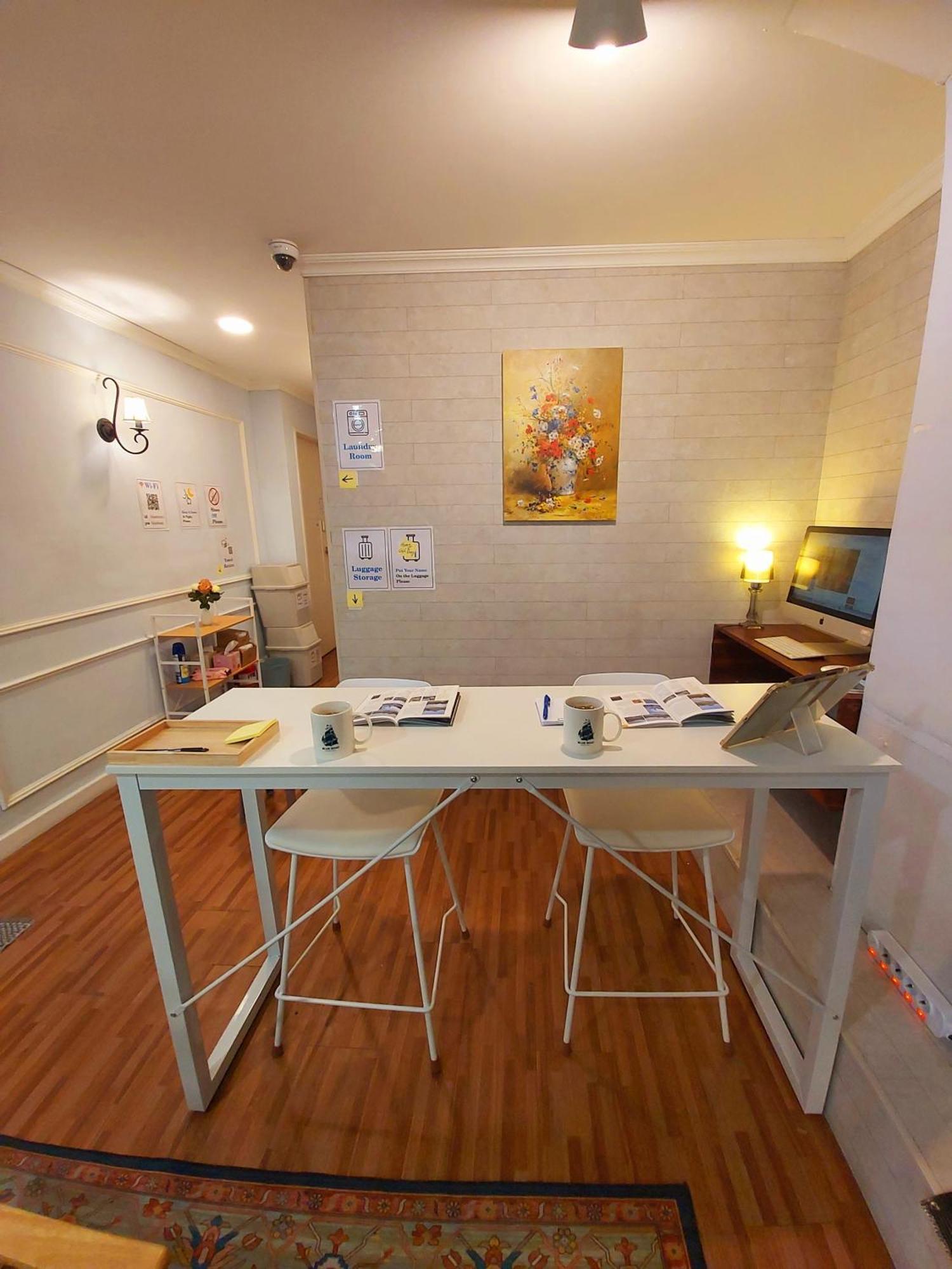 Blue Boat Hostel Myeongdong Сеул Екстериор снимка
