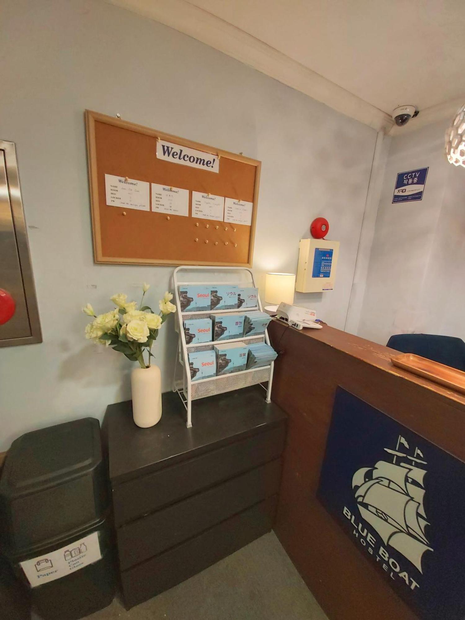 Blue Boat Hostel Myeongdong Сеул Екстериор снимка