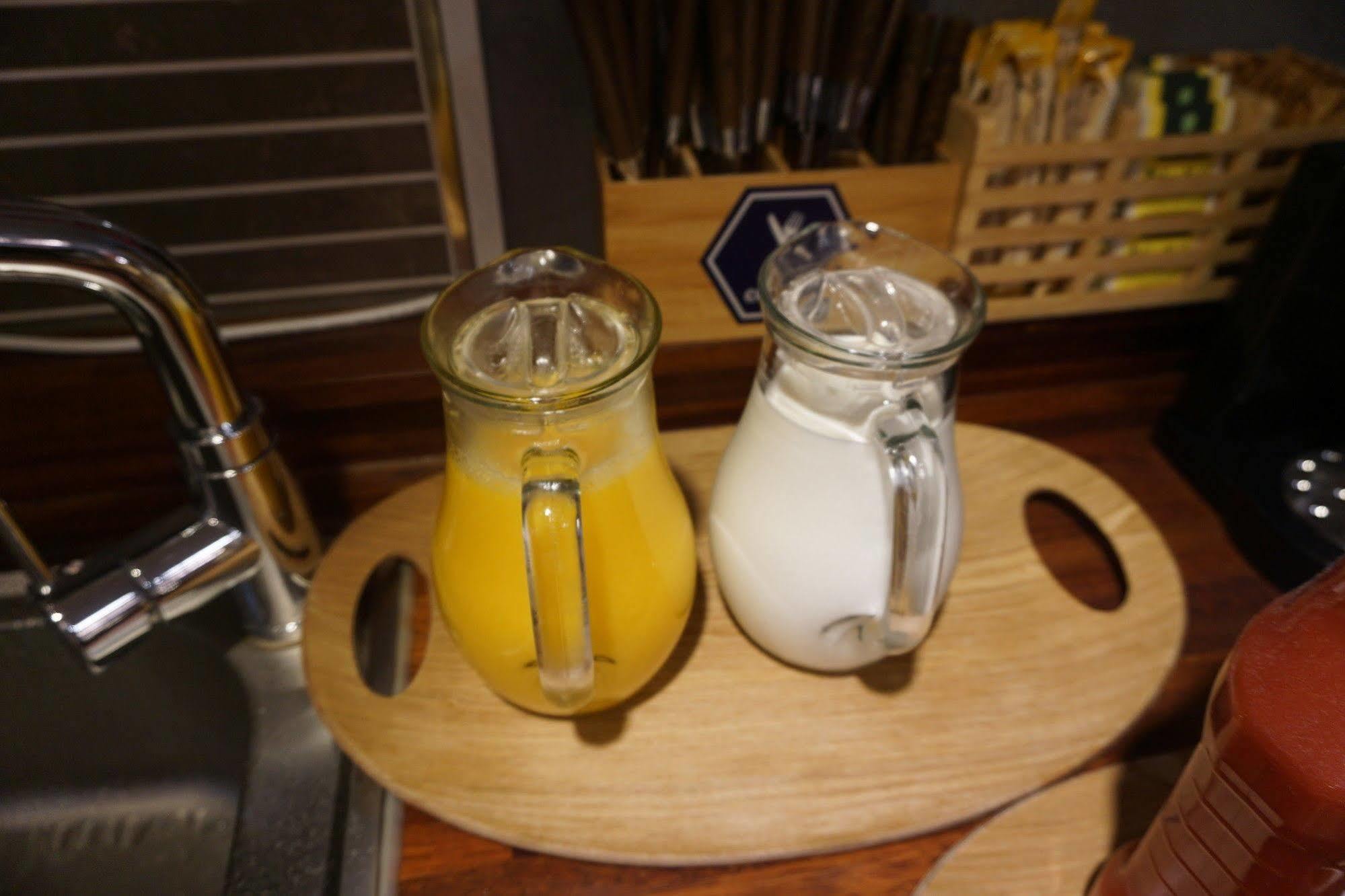 Blue Boat Hostel Myeongdong Сеул Екстериор снимка